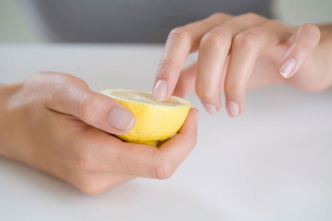 nails_lemon